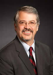 ˼��ȫ�򸱿�������Ӌ����ϯ���g��Lew Tucker