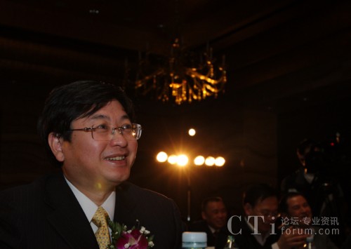  ��114�T�������E������񿂽�(j��ng)��¶���_�ĵ�΢Ц