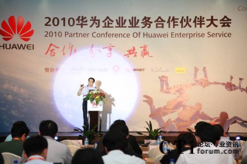 與會(huì)嘉賓間熱切交流