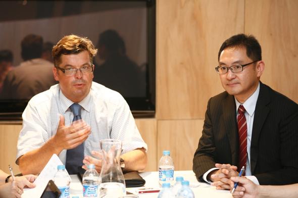 �󣺴󱱚WͨӍCEO Mogens Elsberg���ң��󱱚WͨӍ�Ї��^(q��)����(j��ng)����پ