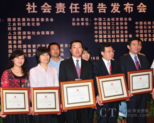 �Ϻ�ؐ���hί����ӛ����(zh��)�и�����ꐂ����I(l��ng)ȡ�C��